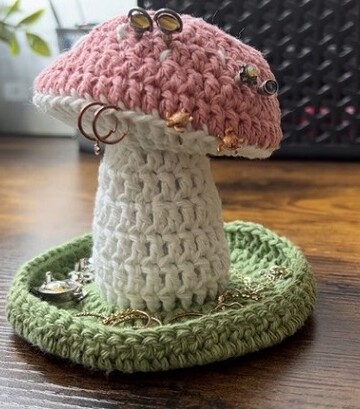10 Crochet Earring Holder Free Patterns