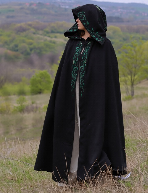 DIY Elven Cloak | An Essential for Adventurers