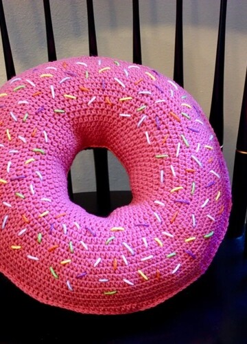11 Crochet Giant Pillows Free Patterns