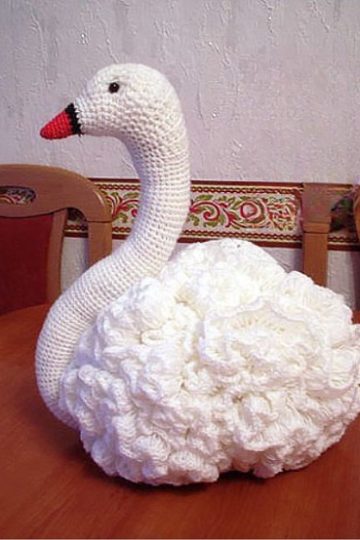 13 Amigurumi Swan Free Crochet Patterns