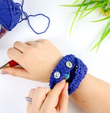 6 Crochet Wrist Wallet Free Patterns