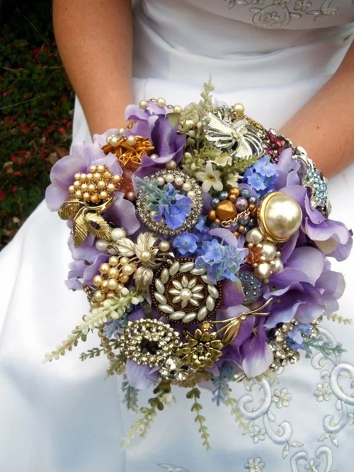 Brooch Bridal Bouquet Idea