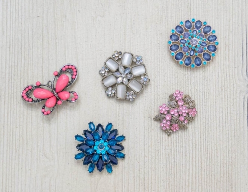DIY Vintage Jewelry Fridge Magnets