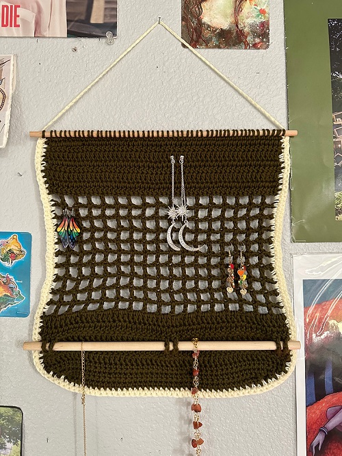 Easy and Cute Crochet Wall Hanging Organizer Pattern 3