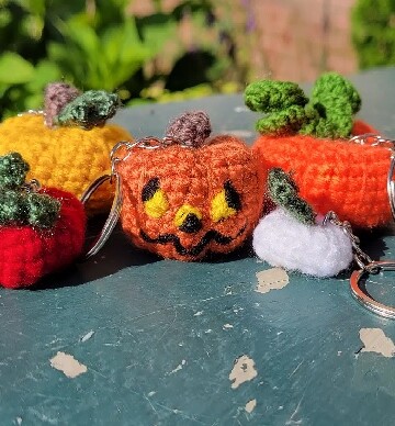 11 Crochet Pumpkin Keychain Free Patterns