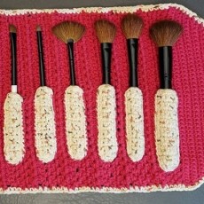 7 Crochet Makeup Brush Holder Free Patterns