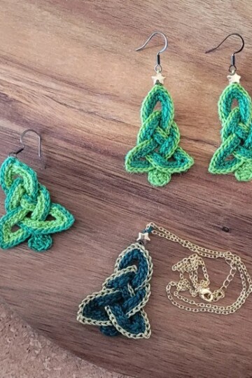 9 Christmas Tree Earrings Free Crochet Patterns